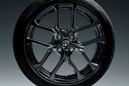 195/45R17タイヤ(ブリヂストンPOTENZA RE050A)&17×6 1/2 J “GR SPORT・17インチパッケージ”専用アルミホイール(ダークスパッタリング)&専用センターオーナメント