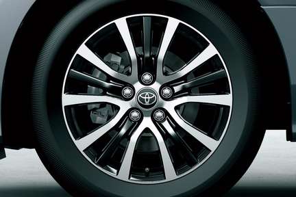 215/60R17 96Hスチールラジアルタイヤ(17×7J切削光輝・ブラック塗装*6アルミホイール)&センターオーナメント