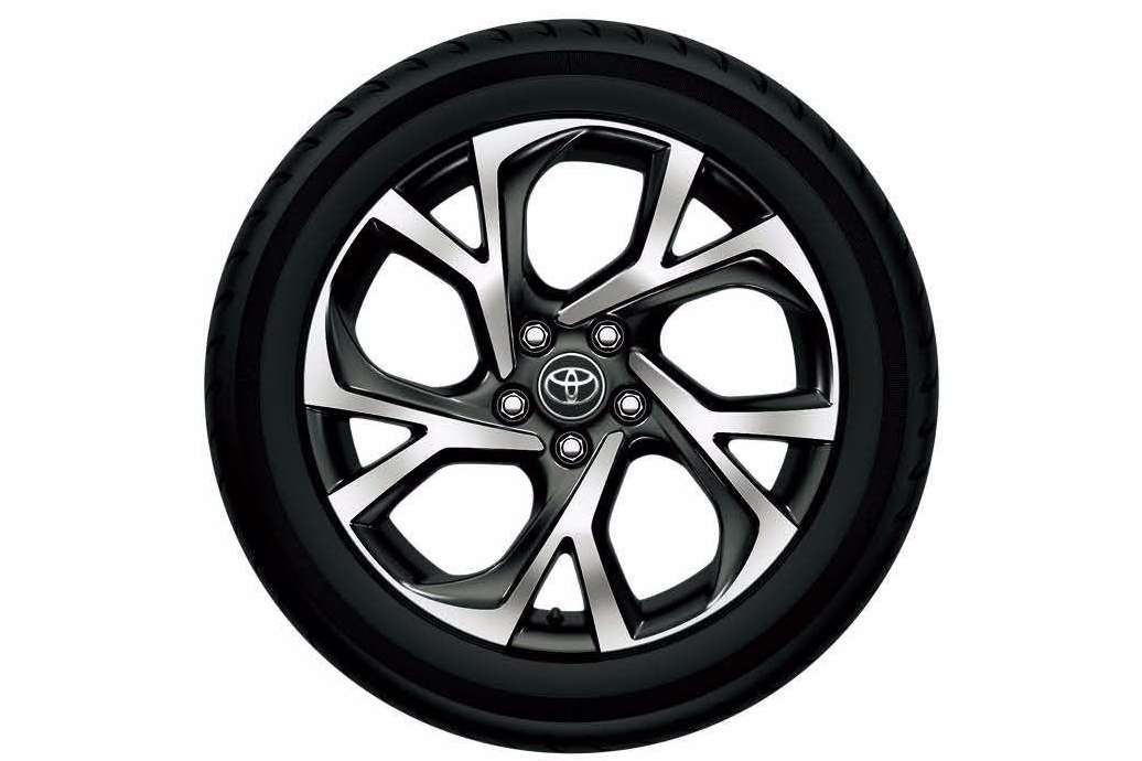 (左)225/50R18タイヤ&18×7Jアルミホイール(切削光輝+ブラック塗装/センターオーナメント付)(右)215/60R17タイヤ&17×6 1/2Jアルミホイール(シルバーメタリック塗装/センターオーナメント付)