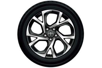 (左)225/50R18タイヤ&18×7Jアルミホイール(切削光輝+ブラック塗装/センターオーナメント付)(右)215/60R17タイヤ&17×6 1/2Jアルミホイール(シルバーメタリック塗装/センターオーナメント付)