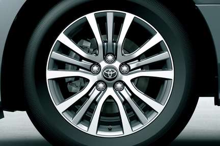 215/60R17 96Hスチールラジアルタイヤ(17×7J切削光輝アルミホイール)&センターオーナメント