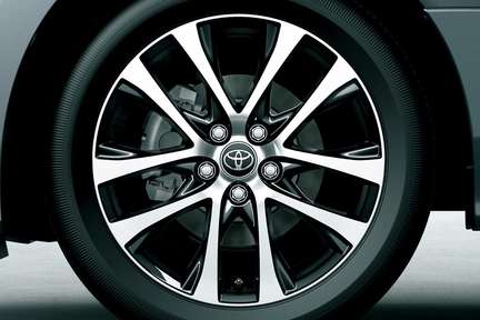 225/50R18 95Vスチールラジアルタイヤ(18×7J切削光輝アルミホイール)&センターオーナメント